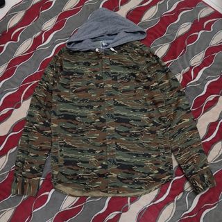 (Category: ) located in . Submitted by aziqchanvintagestore (Listing ID 1447862837, Image 1). Description: .