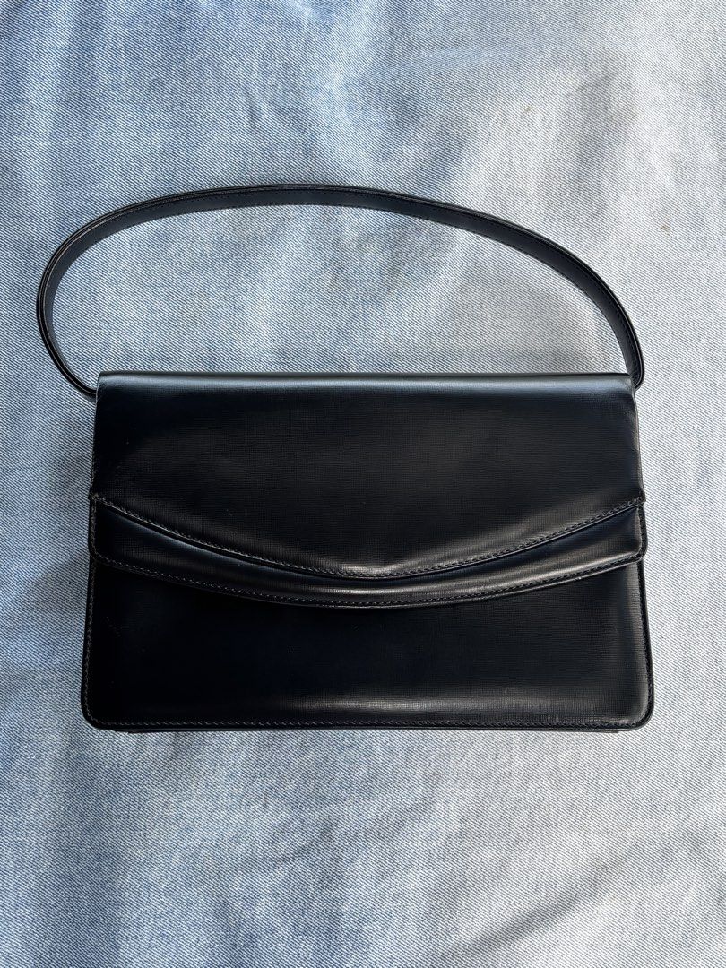 Montowa Handmade (Category: Shoulder Bags) located in San Juan City. Submitted by prelaabthings (Listing ID 1447720318, Image 1). Description: Montowa Handmade Black Leather Bag In a very great condition, minimal scratches at handle. Good for formal events like wedding a very nice piece. Removable handle strap to convert as clutch bag..
