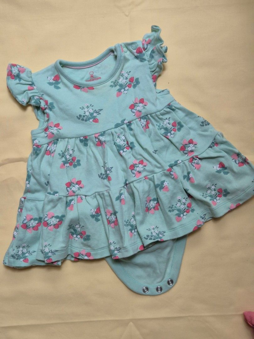 Mothercare Baby Dress 1-3 Months Strawberry Floral Print (Category: Babies & Kids Fashion) located in Kuala Lumpur. Submitted by normizs (Listing ID 1447759677, Image 1). Description: - matcha strawberry - Convenient snap closure at the bottom for easy diaper changes - 1-3 months price includes shipping fee.