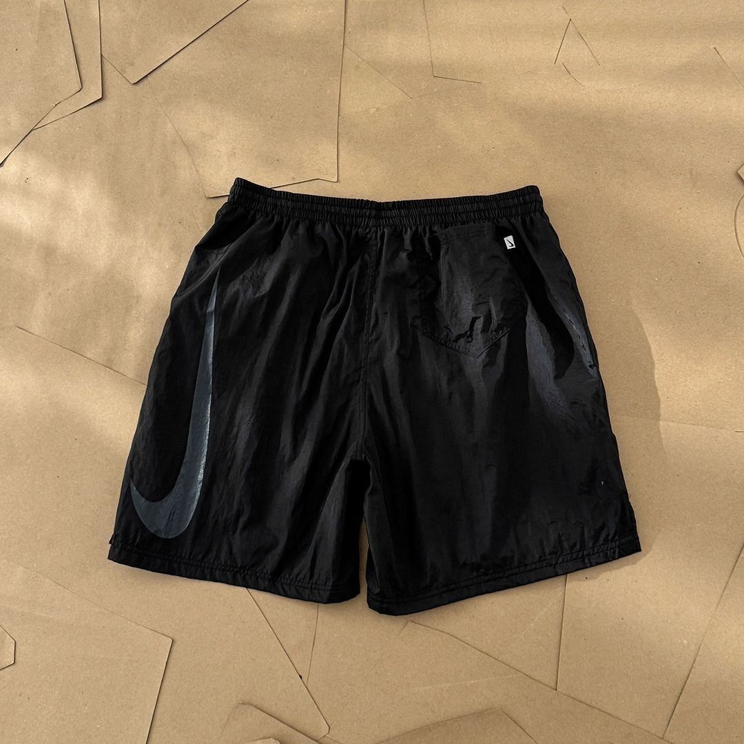 Nike Black Swoosh Shorts gym pants padel running olahraga celana pendek S (Kategori: Bawahan) berada di Jakarta Pusat. Dikirim oleh youcantstop.prlvd (ID iklan 1447851531, Gambar 2). Deskripsi: Net ! gausah nego langsung aja checkout oren chekout first get first checkout atau tanya tanya lewat sho🅿ee aja lebih resposif di sana link liat ke bio & bagian opsi pengiriman disitu ada link oren ya.