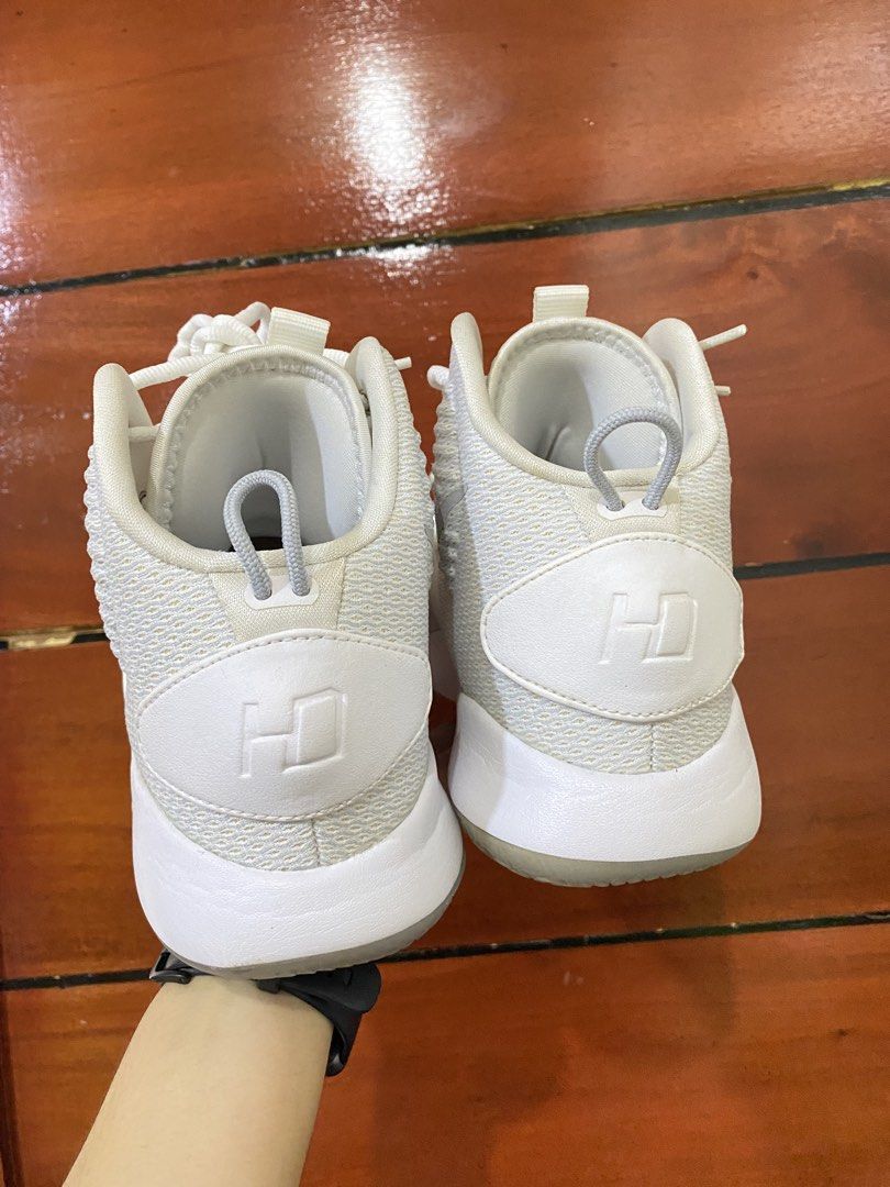 Nike Hyperdunk X White Basketball Shoes (Category: Sneakers) located in Antipolo. Submitted by pauuiieee (Listing ID 1447697270, Image 3). Description: - Brandnew (no more box) - Hindi pa nagamit sinukat lang - Bought in Sm Masinag .
