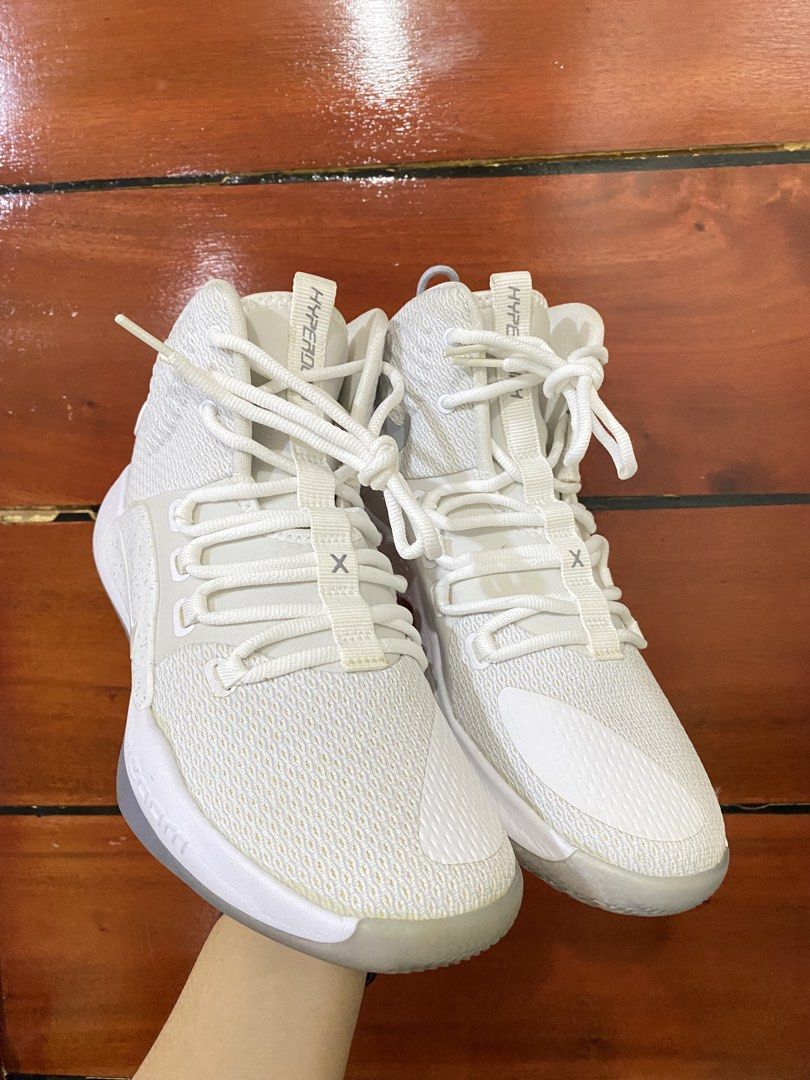 Nike Hyperdunk X White Basketball Shoes (Category: Sneakers) located in Antipolo. Submitted by pauuiieee (Listing ID 1447697270, Image 2). Description: - Brandnew (no more box) - Hindi pa nagamit sinukat lang - Bought in Sm Masinag .