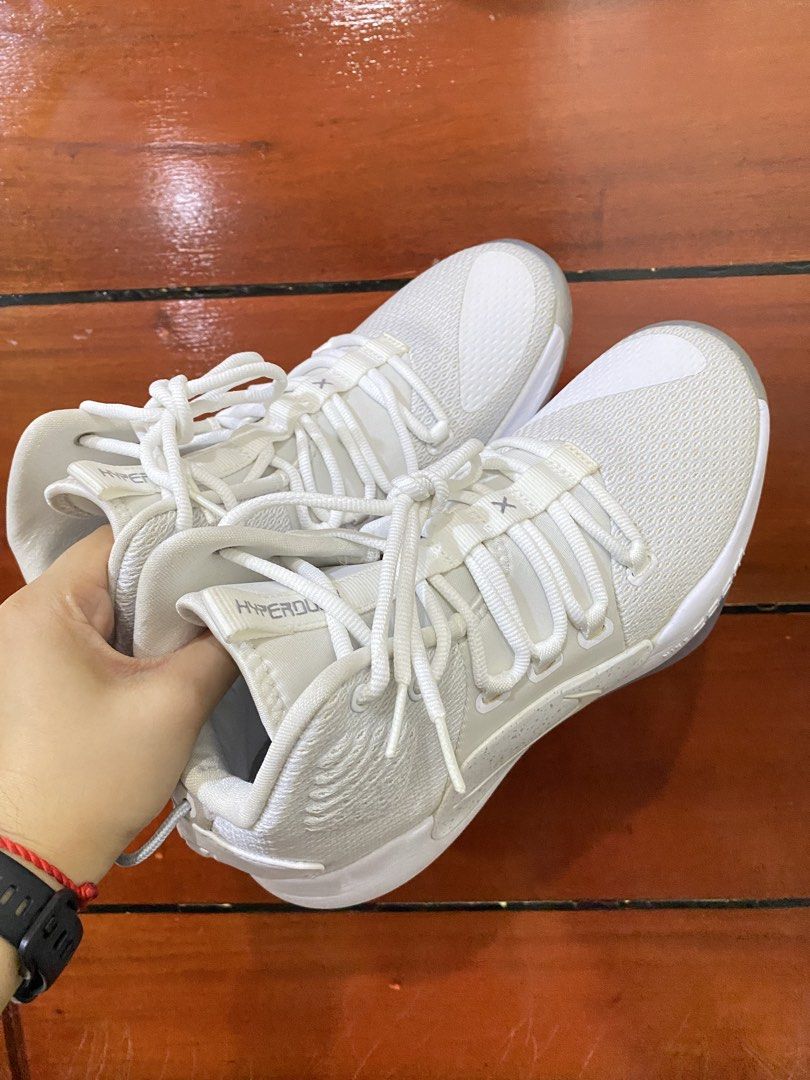 Nike Hyperdunk X White Basketball Shoes (Category: Sneakers) located in Antipolo. Submitted by pauuiieee (Listing ID 1447697270, Image 1). Description: - Brandnew (no more box) - Hindi pa nagamit sinukat lang - Bought in Sm Masinag .