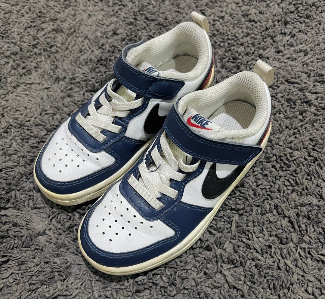 Nike Kids' Sneakers White Blue (Category: Babies & Kids Fashion) located in Lipa City. Submitted by jpam1995 (Listing ID 1447819995, Image 1). Description: - Nike kids' sneakers -EU28 - Color: White with navy blue accents - Ideal for: Everyday wear - konting punas., looks new na ulit.