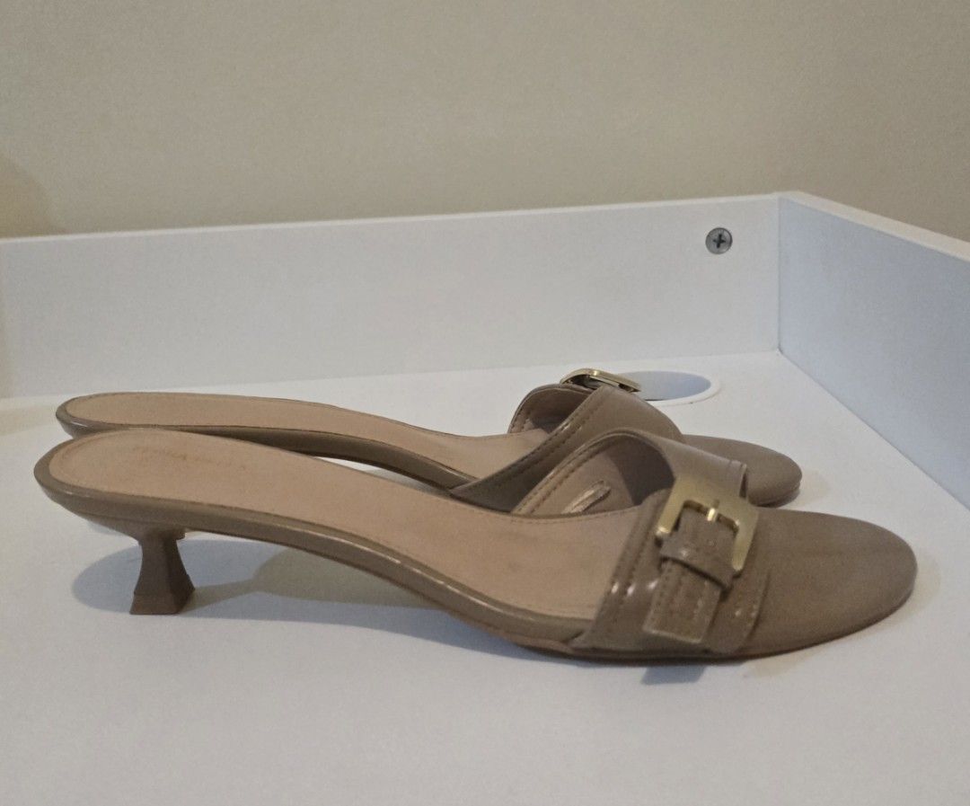 Nude Kitten Heels (Size 41) (Category: Heels) located in Taguig. Submitted by phiacakey (Listing ID 1447845708, Image 2). Description: - worn this for like 5x lang (has a minor stain on the insoles pero barely noticeable) - can dm me for more pics 🫶 - can ship via jnt and lalamove (sf will be shouldered by the buyer) - preferred MOD: gcash/BPI bank transfer 📍Balintawak, QC.