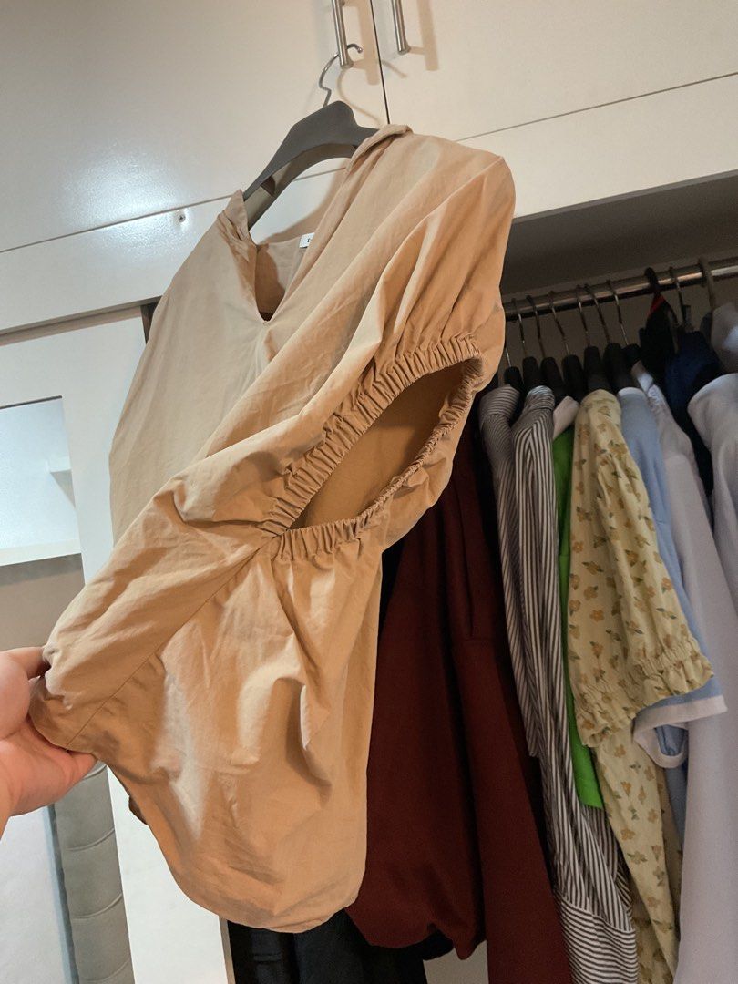 Nude V-neck Knot Front Top (Category: Blouses) located in Bulacan. Submitted by periwinkle_21 (Listing ID 1447869301, Image 2). Description: CLEARANCE SALE MGA SISSY❤️ for declutter purposes only - Lightweight beige top - V-neckline with front knot detail - Elasticated cuffs - NO ISSUE .