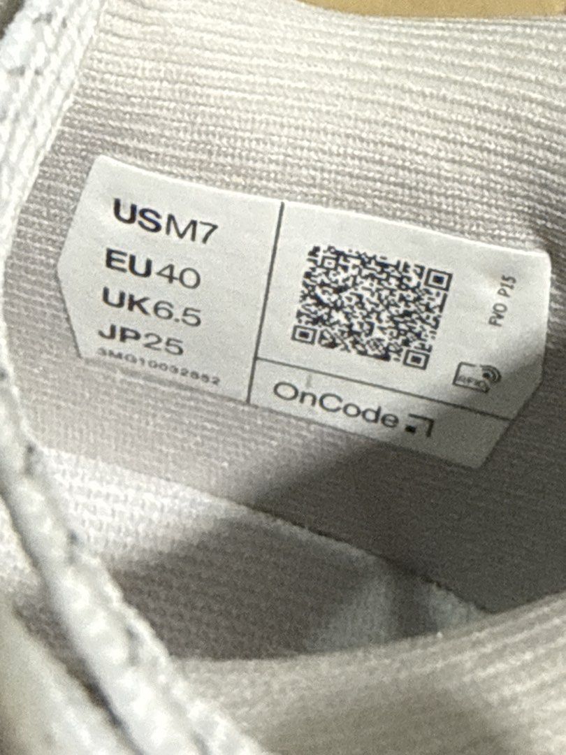 On Cloudmonster 3 Running Shoes White USM 7 (Category: Sneakers) located in Quezon City. Submitted by luckytiger_0204 (Listing ID 1447811877, Image 2). Description: - Brand: On - Model: Cloudmonster 3 - Size: US Men's 7 (EU 40, UK 6.5, JP 25) - Ideal for: Running, everyday wear - Features: Lightweight, comfortable.