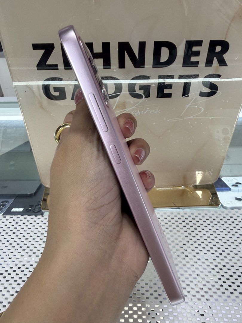 OPPO A6 PRO 5G 8/256GB OPENLINE (Category: OPPO) located in San Juan City. Submitted by desireebayal96 (Listing ID 1447760619, Image 3). Description: OPPO A6 PRO 5G * 8/256GB * DUAL SIM (OPENLINE) * 50MP * 7000mAh * 120Hz * 98% SMOOTH * NO ISSUE * NO HISTORY OF REPAIR * UNIT ONLY OPEN FOR COD SAME DAY DELIVERY PLUS SHIPPING FEE MESSAGE ME DIRECTLY FOR MORE INFO Store located📍2nd floor Vmall Greenhills Shopping Center Thank you for checking out Z