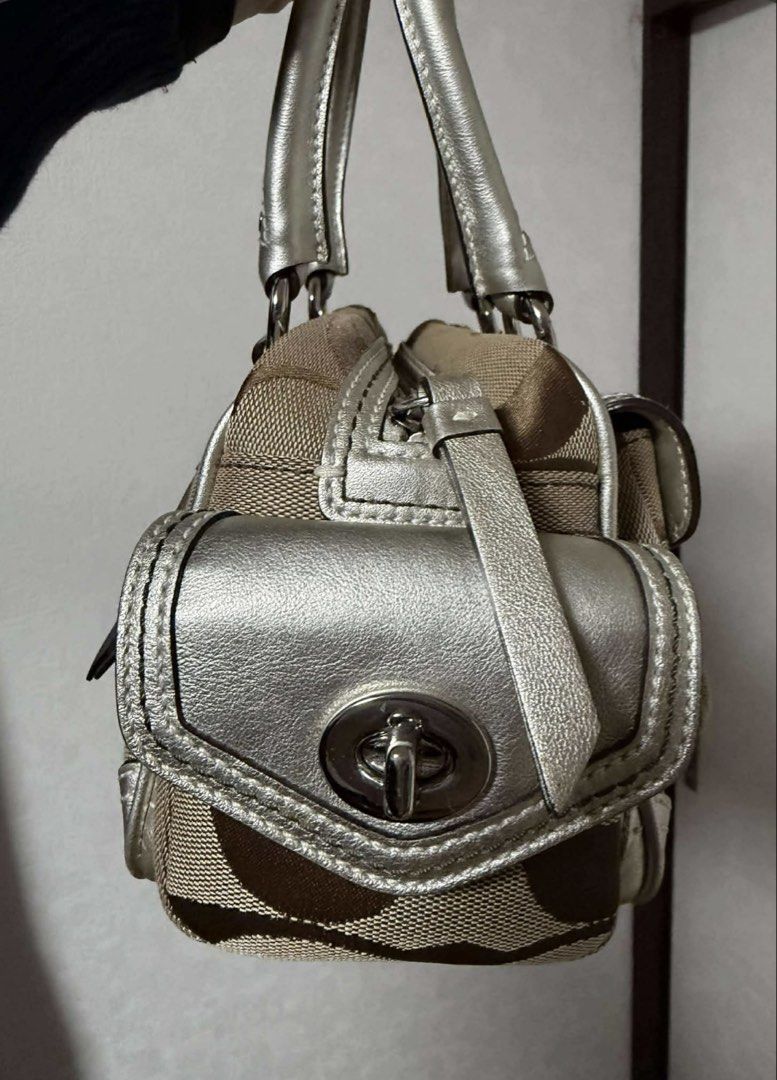 Original Coach Legacy Mini Boston #6231 (Category: Luxury Bags & Wallets) located in Morong. Submitted by alileiii (Listing ID 1447689867, Image 2). Description: .