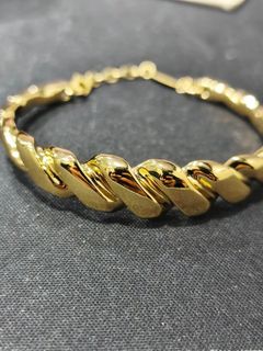 (Category: ) located in . Submitted by fashionboxa (Listing ID 1447869757, Image 1). Description: .