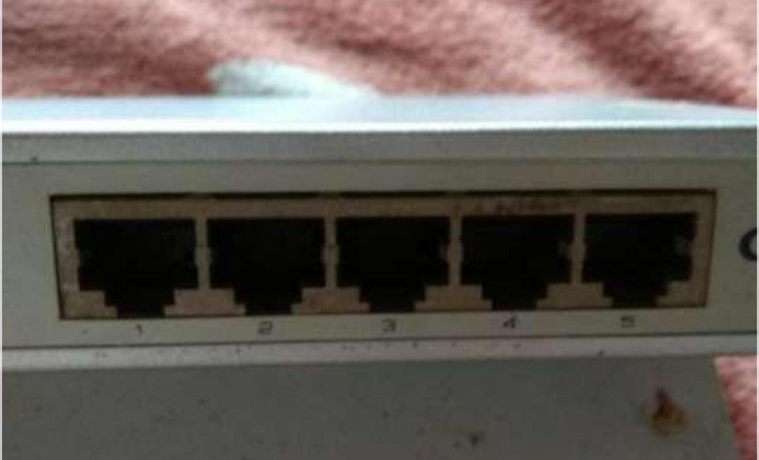 PLANEX FXG-05TXJ 5-Port Gigabit Network Switch (Category: Networking) located in Marikina City. Submitted by daelektronik.gadyetzstor (Listing ID 1447692126, Image 2). Description: - PLANEX FXG-05TXJ 5-port Gigabit Network Switch - Supports 10/100/1000Mbps speeds - Includes original power adapter - Perfect for expanding your home or office network - Tested and confirmed working.