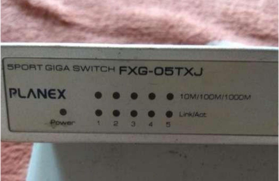 PLANEX FXG-05TXJ 5-Port Gigabit Network Switch (Category: Networking) located in Marikina City. Submitted by daelektronik.gadyetzstor (Listing ID 1447692126, Image 1). Description: - PLANEX FXG-05TXJ 5-port Gigabit Network Switch - Supports 10/100/1000Mbps speeds - Includes original power adapter - Perfect for expanding your home or office network - Tested and confirmed working.