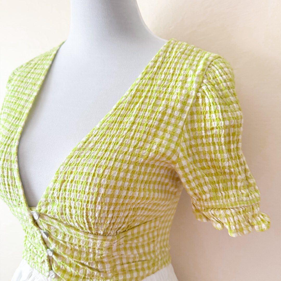 Pull & Bear Gingham Button Front Crop Top (Category: Others Tops) located in Antipolo. Submitted by rosywardrobe (Listing ID 1447810325, Image 3). Description: 🎀 MAKE READING A HABIT 🎀 • No order form, no reservation! • Strictly 1 day reservation • Payment first before order processing • No return, No exchange • Don’t make an offer if you’re not 100% sure • No shipping every weekends — PAYMENT CHANNELS — • GCash • Gotyme • Maya • BDO • BPI • Un
