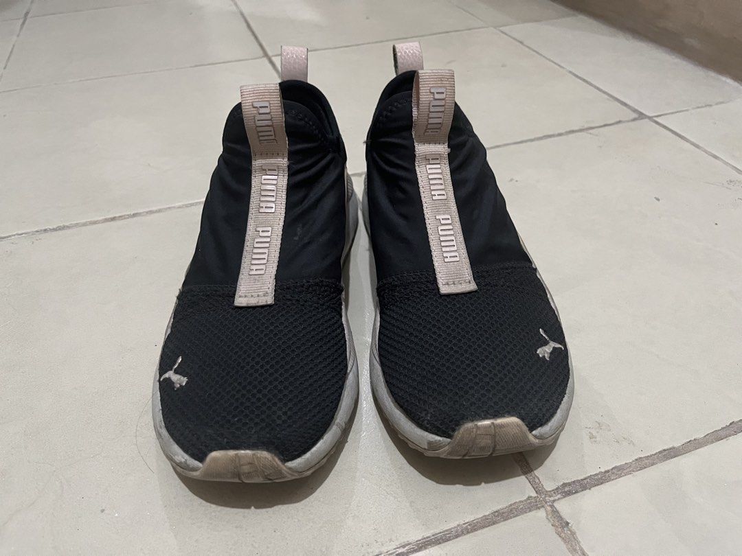 PUMA Rubber Shoes, Black (Category: Sneakers) located in Manila. Submitted by switchtosave (Listing ID 1447835396, Image 2). Description: .