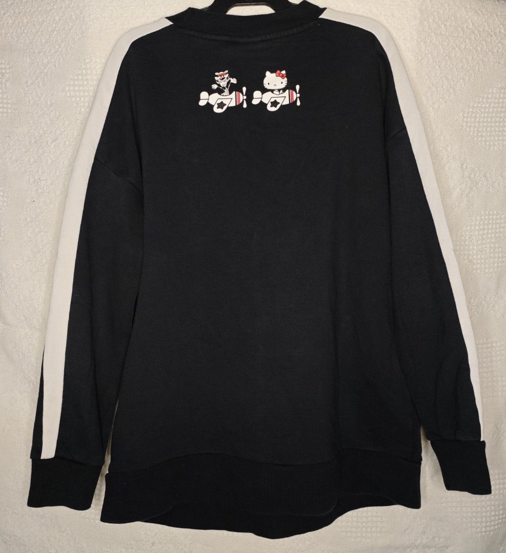 Puma x Hello Kitty Black Sweatshirt XS (Category: Coats, Jackets and Outerwear) located in Muntinlupa City. Submitted by junabe982 (Listing ID 1447763267, Image 2). Description: AVAILABLE ‼️ ​[🎀 RARE COLLAB 🎀] Puma x Hello Kitty 45th Anniversary Sweatshirt Size: XS US / XS EUR Condition: Excellent condition Price: 900 Location: Muntinlupa City, Metro Manila Mode of Payment: GCash / Bank Transfer / Cash Shipping: J&T / Lalamove / Meet-up Dm if i