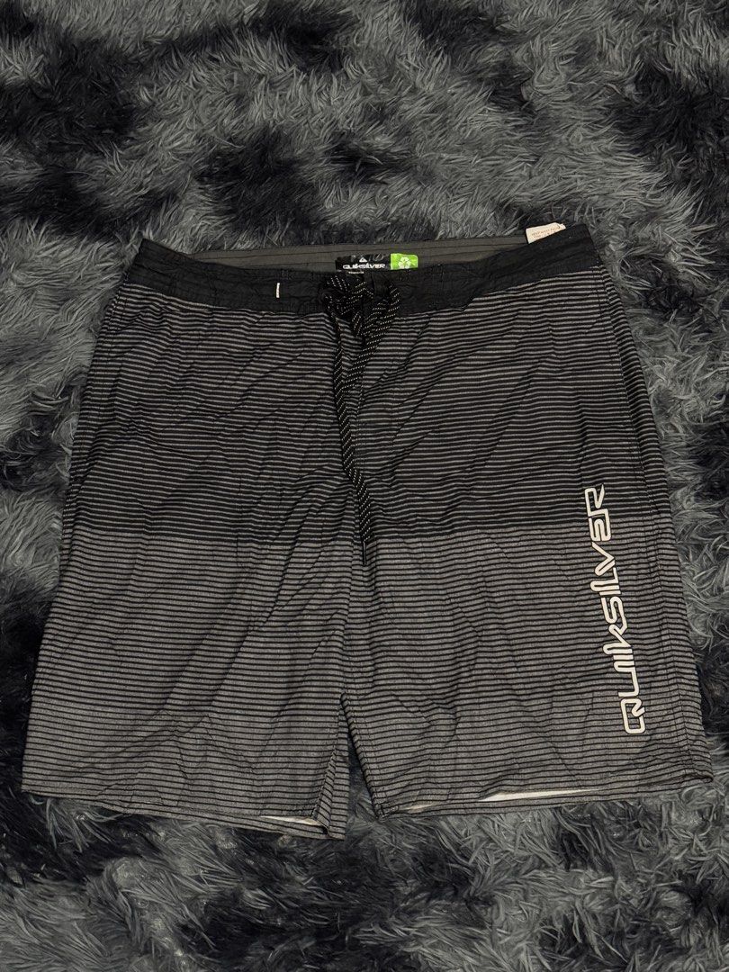 Quiksilver Boardshorts Striped Size 32 (Category: Swim Trunks & Board Shorts) located in Manila. Submitted by keithanced50261 (Listing ID 1447680466, Image 1). Description: - Quiksilver Boardshorts - Size: 32x20 - Ideal for: Beach or pool activities.