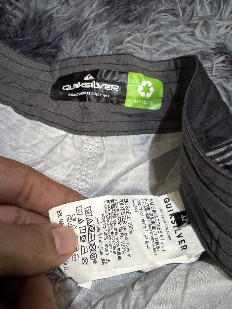 Quiksilver Boardshorts Striped Size 32 (Category: Swim Trunks & Board Shorts) located in Manila. Submitted by keithanced50261 (Listing ID 1447680466, Image 3). Description: - Quiksilver Boardshorts - Size: 32x20 - Ideal for: Beach or pool activities.