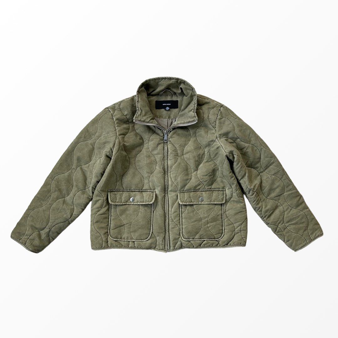Quilted Jacket Zip-up Olive Green (Category: Coats, Jackets and Outerwear) located in Cavite. Submitted by 306aojay (Listing ID 1447814622, Image 2). Description: Please read first! Size on tag: Small Dimensions: 22"x22" (WxL) Issue: None • Actual pictures posted • Swipe for more photos • No cash on delivery • No refunds Accepted payments and shipping options • Gcash/Maya/Maribank • J&T Express/Lalamove/LBC/Grab Location: Kawit, Cavite 📍.