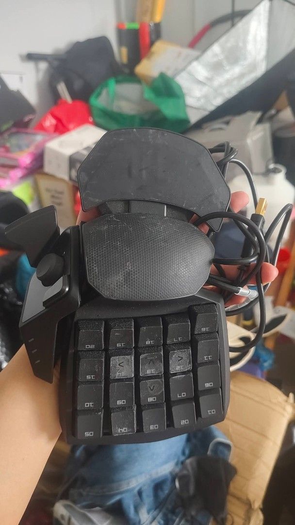 Razer Orbweaver Gaming Keypad with Scroll Wheel (Category: Computer Keyboard) located in Baguio. Submitted by thrifty_cool (Listing ID 1447792452, Image 3). Description: - Razer Orbweaver gaming keypad - Features scroll wheel and programmable keys - Perfect for gaming - Connects via USB - Some dust on surface - Sold as is.