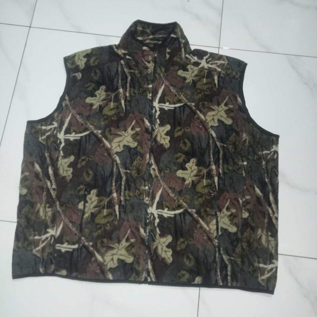 Real tree (Category: Activewear) located in Alaminos. Submitted by abarrajohn21856 (Listing ID 1447842265, Image 3). Description: 📍Real tree outdoor hunting vest 📍All of them are in GoodCondition❗ 📍Price start at 200 to 500 📍 Aspack price 2k free shipping.