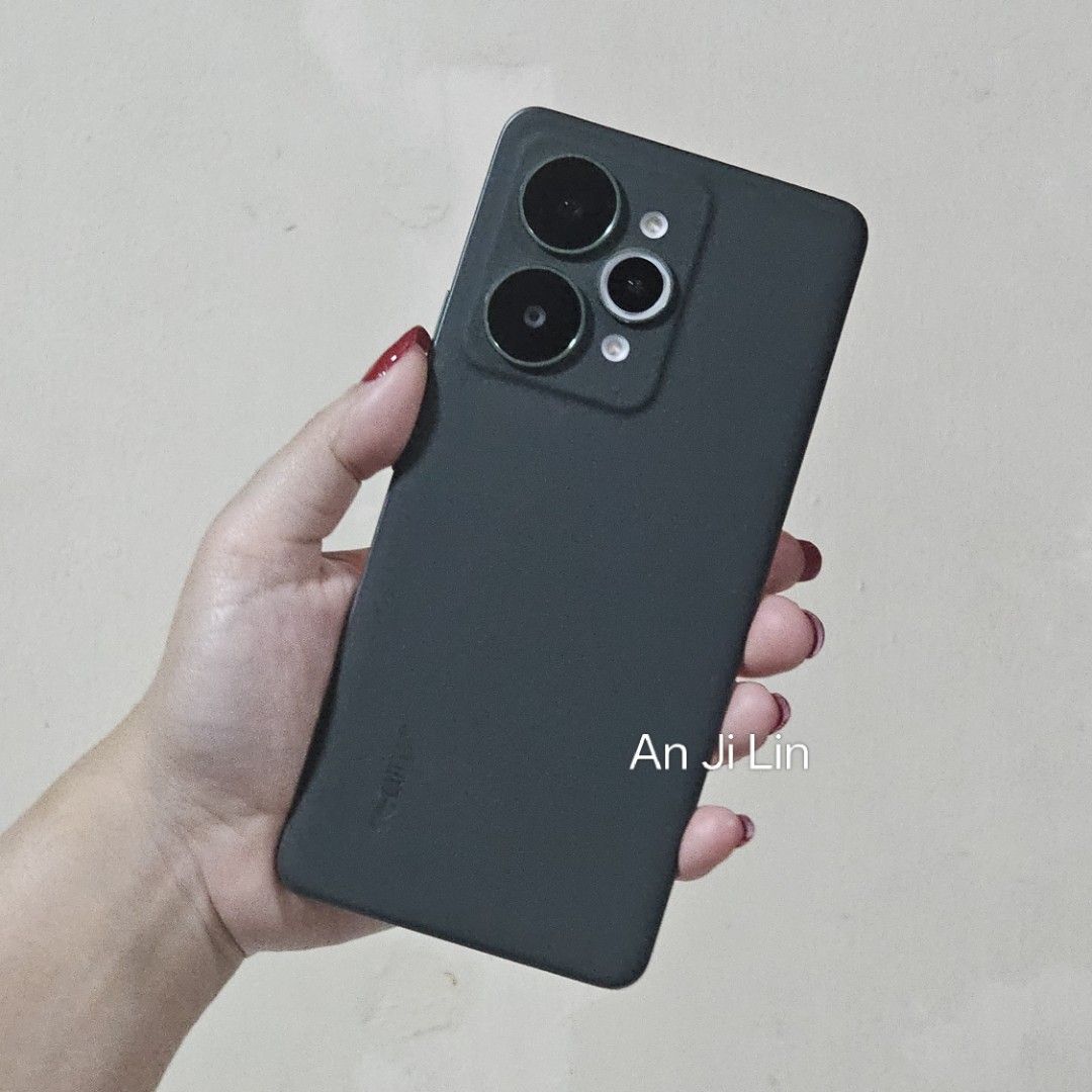 realme 15 Pro 5G 256GB (Category: Realme) located in Makati City. Submitted by anjelincloset (Listing ID 1447812611, Image 2). Description: FOR SALE: realme 15 Pro 5G Condition: •Opened only to check the unit and take photos • Never used • Complete with original box and accessories • Save compared to buying brand new! Specifications: • 6.8" AMOLED 144Hz Display • Snapdragon 7 Gen 4 Processor • 12GB RAM + 256GB Storage • 50MP OIS AI Rear Camera • 