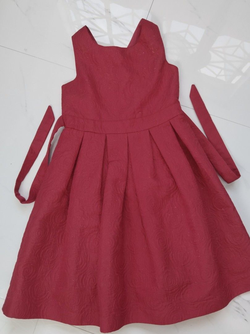 Robby Rabbit Dress (Size 8) (Category: Babies & Kids Fashion) located in San Pascual. Submitted by wisecloud_e41898 (Listing ID 1447787093, Image 1). Description: .