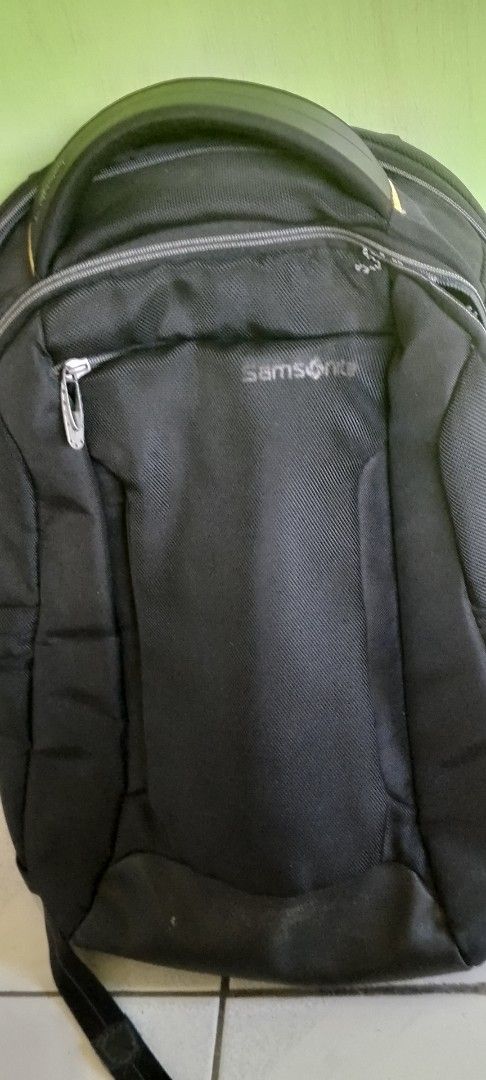 Samsonite Black Backpack (Category: Backpacks) located in Caloocan City. Submitted by nobleflower_4c42cc (Listing ID 1447816541, Image 2). Description: - Black Samsonite backpack - Ample interior space - Multiple compartments for organization - Padded straps for comfort - Perfect for school or travel - Made in China flaws sa may zipper Samsonite.
