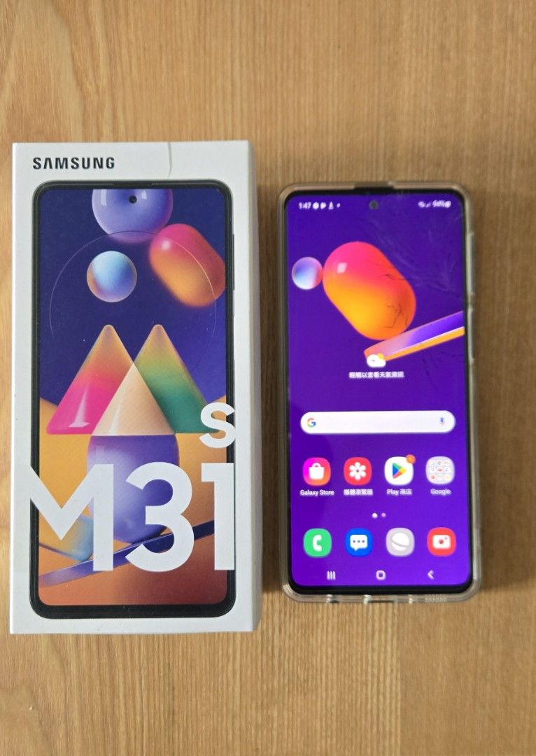三星Samsung Galaxy M31s 有盒，6+128GB，6000mAh 超大電池，mon有裂痕，但唔影響操作，合後備及小童老人使用，非S26，S25，S24，A57，A56，A55 （分類：Samsung 三星）位於 Hong Kong。 由 life_home 提交（商品編號 1447729483，圖片 1）。簡介： 三星Samsung Galaxy M31s 有盒，mon有裂痕，但唔影響操作，介意勿買，其他功能正常，合後備及小童老人使用，有意請pm Samsung Galaxy M31s 搭載 6.5 吋 Super AMOLED 螢幕、Exynos 9611 處理器與 6000mAh 超大電池。其 6GB RAM + 128GB ROM 版本 配備 6400 萬畫素四鏡頭主相機，為長效續航與日常拍攝的經典中階機型。