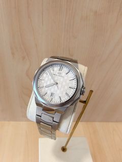 (Category: ) located in . Submitted by sktimepieceenterprise (Listing ID 1447760796, Image 1). Description: .