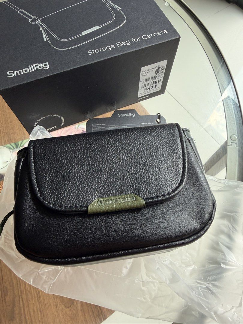 SmallRig GR Series Camera Bag (Category: Cameras) located in Manila. Submitted by gab.dv (Listing ID 1447837651, Image 2). Description: Brand New Fits most cameras with pancake lens Orig Price 2300, selling for 2000 RFS: did not fit my camera.