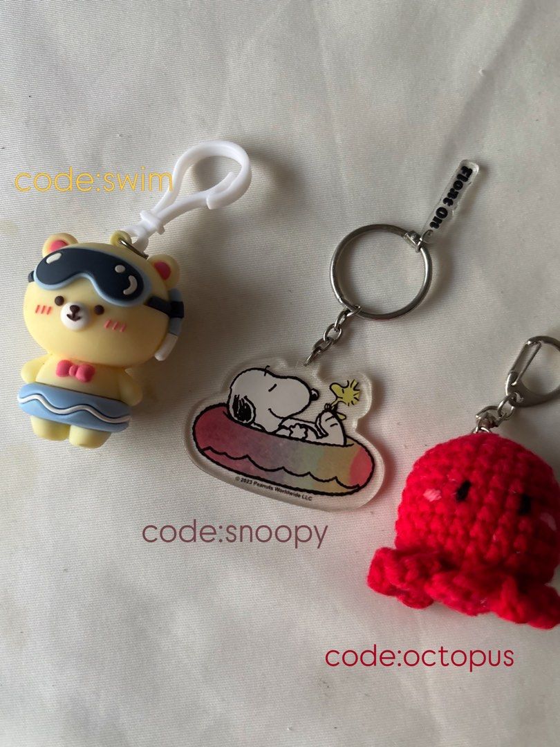 Snoopy keychain (Category: Character Goods) located in Quezon City. Submitted by bny.apprl (Listing ID 1447678346, Image 1). Description: Miniso 200 each.