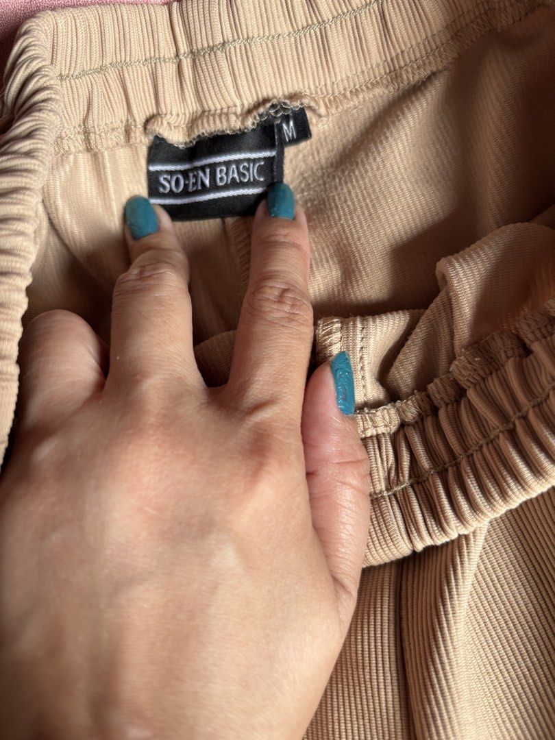 SO-EN BASIC (Category: Jeans) located in San Juan City. Submitted by ywkly (Listing ID 1447717367, Image 3). Description: Stretchable.