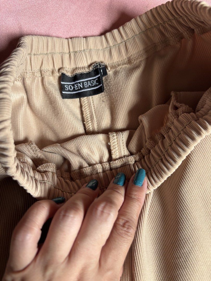 SO-EN BASIC (Category: Jeans) located in San Juan City. Submitted by ywkly (Listing ID 1447717367, Image 2). Description: Stretchable.