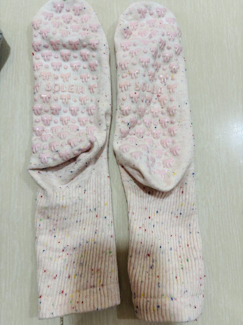 Soleia Grippy Socks with Speckled Design (Category: Socks & Tights) located in Manila. Submitted by yna_advocate (Listing ID 1447758955, Image 1). Description: No payment = unreserved Price is negotiable Please negotiate at a fair price since it is an original item Actual photos posted No issues Used once Lady owned RFS: decluttering - Light pink socks with a fun speckled confetti pattern. - Non-slip grippy soles in pink for added safety and trac