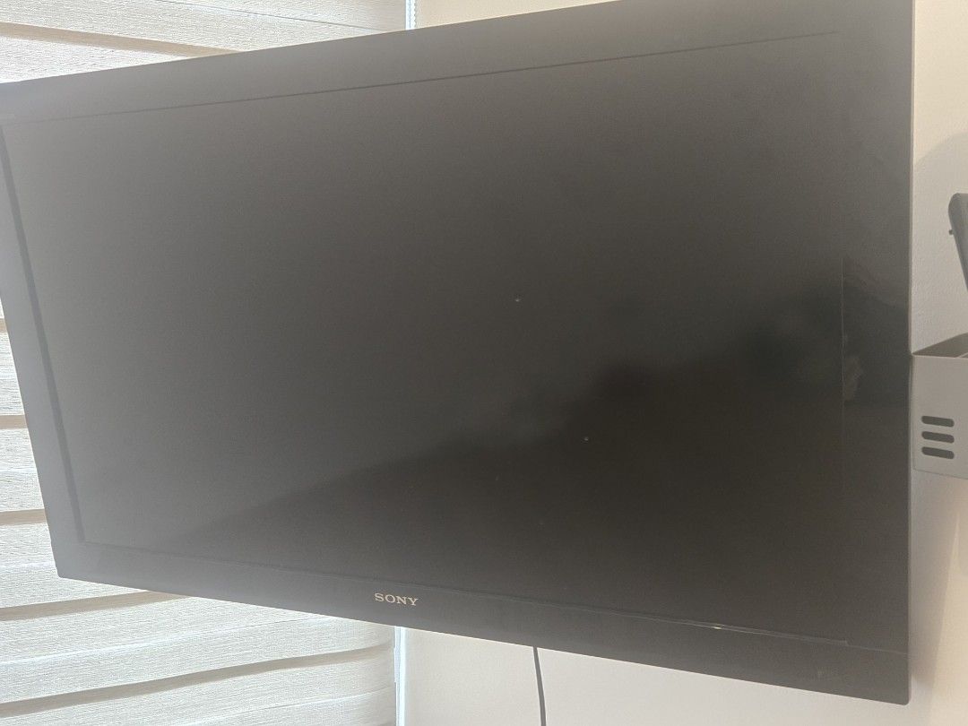 Sony Television (Category: TV) located in Manila. Submitted by ezehzzyboy (Listing ID 1447838134, Image 2). Description: - Sony TV - Sleek black finish - Perfect for all your entertainment needs - In excellent working condition - Ready for its new home.