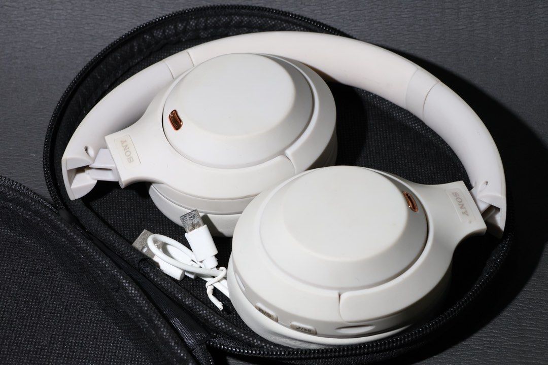 Sony Xm4 (Copy) (Category: Headphones & Headsets) located in Manila. Submitted by edrixnuxcruz (Listing ID 1447770942, Image 2). Description: !!For Sale!! Sony Xm4 (Copy not Original) •sound quality is same with the original •Nakatambak lang •Working very very good •good as brand new •goods for aesthetics and daily use •with case (see pic) ‼️Selling it for only: ₱1,000‼️ for reference: original price of the same item in second hand market is ₱2,0