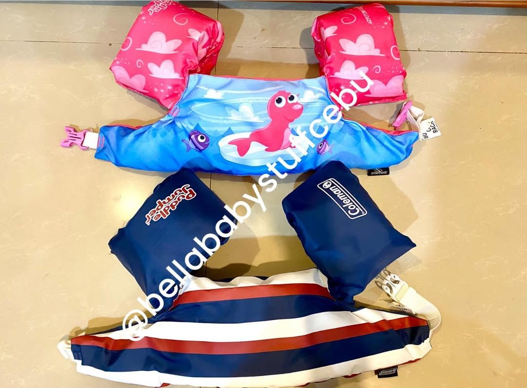 Stearns | Coleman Kids Puddle Jumper (Category: Other Babies Going Out Needs) located in Cebu City. Submitted by bellababystuffcebu (Listing ID 1447863801, Image 2). Description: Stearns | Coleman Kids Puddle Jumper Preloved in Like New Condition for kids 15-25kg Chest circumference 60-70cm Please see video for reference https://fb.watch/HPC4xbyc8G/? PICK UP TALISAY, Cebu DELIVERY | SHIPPING BUYERS EXPENSE COD AVAILABLE via Grab Lalamove Maxim. B