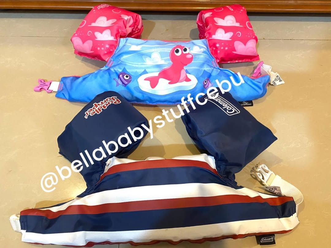 Stearns | Coleman Kids Puddle Jumper (Category: Other Babies Going Out Needs) located in Cebu City. Submitted by bellababystuffcebu (Listing ID 1447863801, Image 1). Description: Stearns | Coleman Kids Puddle Jumper Preloved in Like New Condition for kids 15-25kg Chest circumference 60-70cm Please see video for reference https://fb.watch/HPC4xbyc8G/? PICK UP TALISAY, Cebu DELIVERY | SHIPPING BUYERS EXPENSE COD AVAILABLE via Grab Lalamove Maxim. B