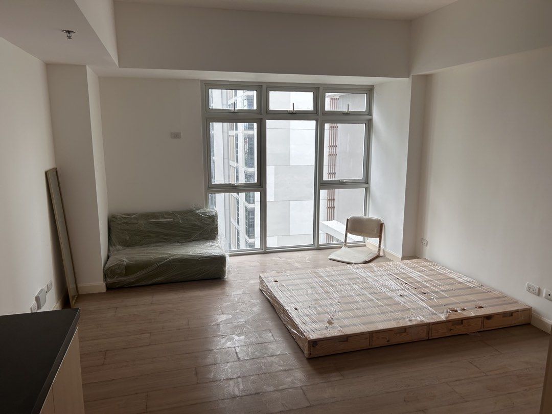Studio unit at Veranda, Arca South (Category: Apartments & Condos) located in Makati City. Submitted by shinden26 (Listing ID 1447739249, Image 3). Description: Almost new unit and recently occupied by a tenant until early 2027. 29sqm unit installed with water heater, range hood. .