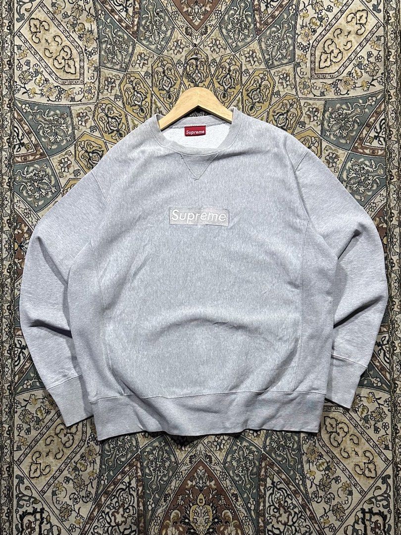 Supreme Box Logo (Category: Hoodies) located in Machang. Submitted by bundle_budakampung (Listing ID 1447819918, Image 1). Description: Pit 26 Labuh 29 Condition ade pecah dekat ringer skit.