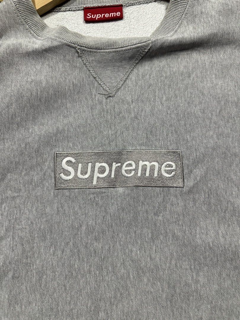 Supreme Box Logo (Category: Hoodies) located in Machang. Submitted by bundle_budakampung (Listing ID 1447819918, Image 3). Description: Pit 26 Labuh 29 Condition ade pecah dekat ringer skit.