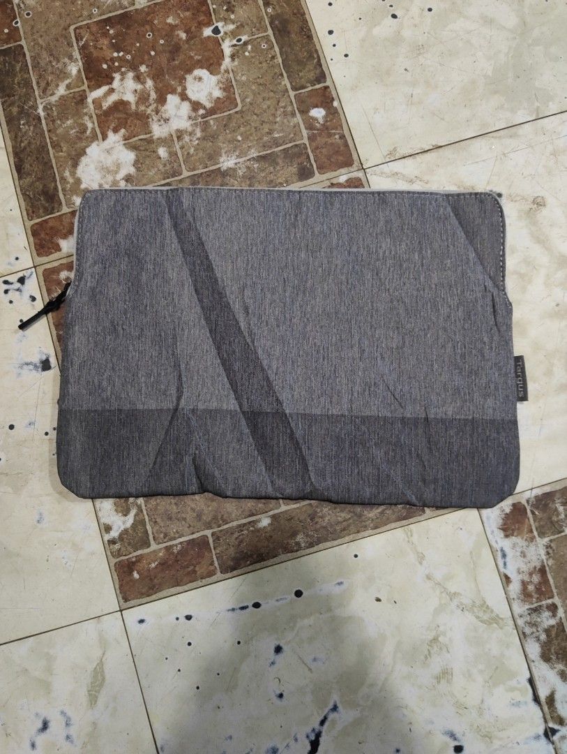 Targus Sleeve case for laptop (Category: Laptop Bags & Sleeves) located in Tagoloan. Submitted by puretiger-389e (Listing ID 1447848307, Image 1). Description: Targus Sleeve case Notebook/Laptop 14x10 No issue.
