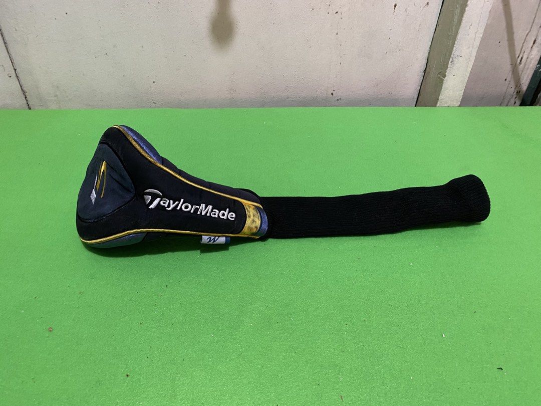 TaylorMade R5 Golf Driver Headcover (Category: Golf) located in Manila. Submitted by resi.diaz (Listing ID 1447729523, Image 1). Description: - Protect your TaylorMade R5 driver with this stylish headcover. - Features a classic black design with eye-catching yellow and blue accents. - Includes a stretchy black sock for a snug and secure fit. - Ideal for any TaylorMade enthusiast looking to keep their club safe..