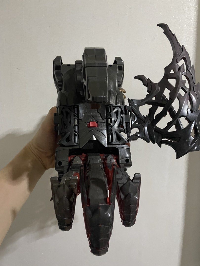 Transformers Turbo Changer Dragon storm Last Knight (Category: Action & Battle Toys) located in Quezon City. Submitted by logic31 (Listing ID 1447753482, Image 3). Description: Missing lang yung wings, tails at yung takip ng battery slot. Malaki po ito na transformer. Working po sounds and lights niya. Pwede ko po i-send ang video Quezon City area Lalamove within Metro Manila JNT courier if outside Metro Manila.