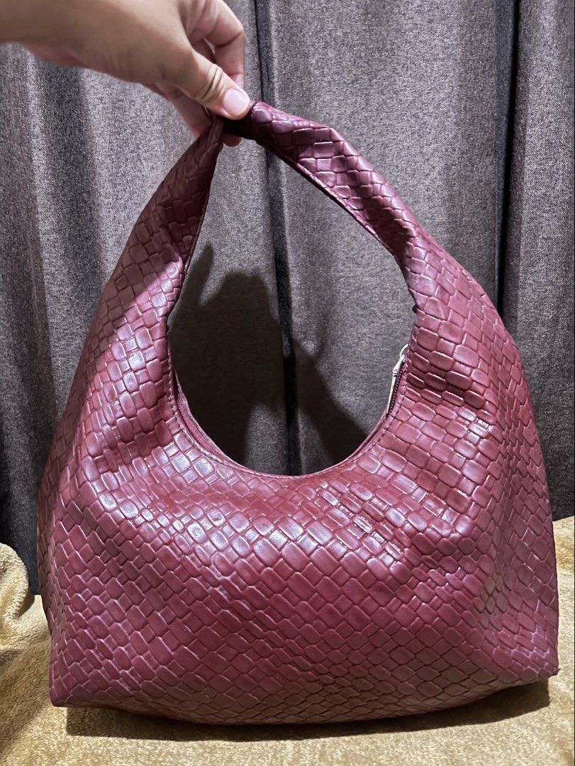 Trending Woven Shoulder Bag (Category: Luxury Bags & Wallets) located in Manila. Submitted by akajenykim (Listing ID 1447708400, Image 1). Description: Stylish woven hobo shoulder bag in burgundy/wine color. Soft and spacious, perfect for everyday use. Features a zip closure and can fit your daily essentials. In good condition with minimal signs of use. Please refer to the photos for the actual condition..