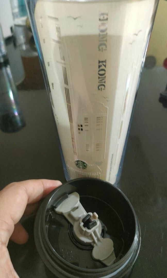 Tumbler starbuck Hongkong (Kategori: Others) berada di Jakarta Selatan. Dikirim oleh larismaniscuan (ID iklan 1447775004, Gambar 3). Deskripsi: good kondisi.