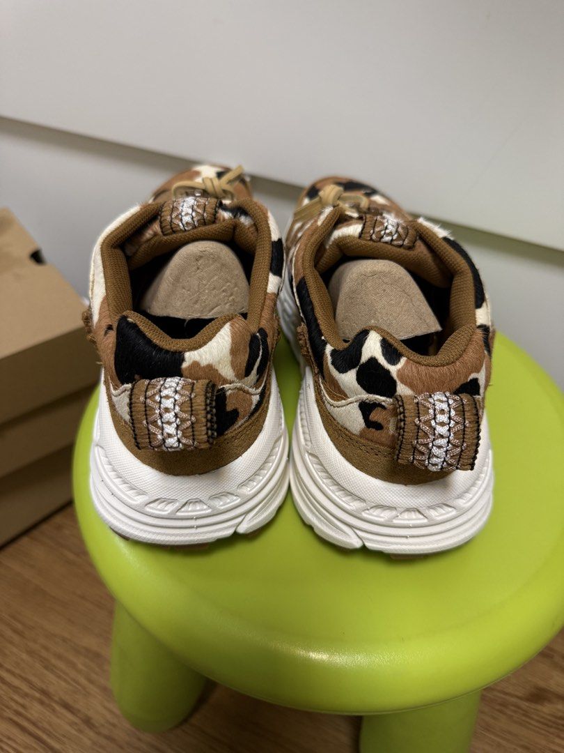 UGG （分類：波鞋）位於 Hong Kong。 由 wongcheuk 提交（商品編號 1447780834，圖片 3）。簡介： 全新Ugg鞋 USA 6 UK 4 EU 37 JP 23。