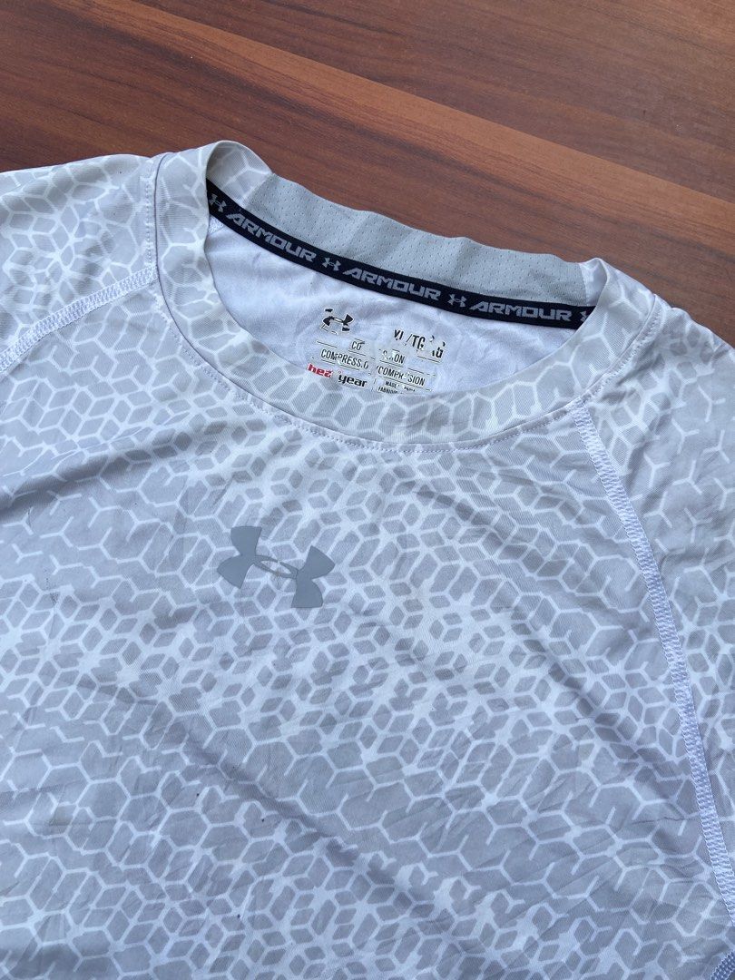 Under Armour Grey Heat Gear Compression Shirt (Category: Activewear) located in Pinamalayan. Submitted by drip-havennn (Listing ID 1447684481, Image 3). Description: ITEM DETAILS: Length: 28 “ Width: 19 “ Best Fit: XL Condition: 8/10 Issue: cracks on print, dot stains, needs wash .