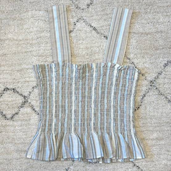 uniqlo brown smocked stripe top (Category: Sleeveless) located in Dagupan City. Submitted by matchamwa (Listing ID 1447744786, Image 1). Description: 🍡xs-s 🍡mop: gcash 🍡mod: lbc 🍡sf: 64-69 php.