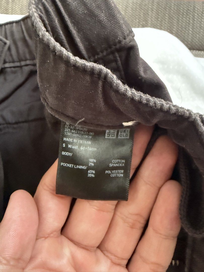 Uniqlo Cargo Pants Black Size S (Category: Chinos) located in Quezon City. Submitted by enchongsarchives (Listing ID 1447737624, Image 3). Description: - Uniqlo Black Cargo Jogger Pants - Size: S - Features: Elastic waistband with drawstring, elastic cuffs - Pockets: Two side pockets, two leg cargo pockets - Origin: Made in Vietnam.